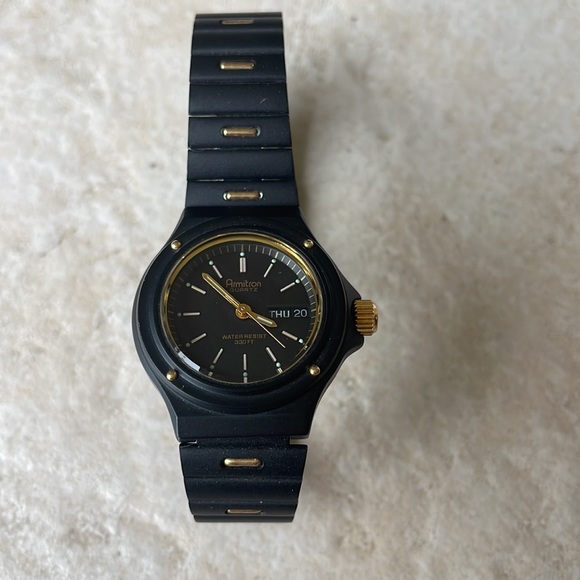 Armitron lady battery water resistant 330ft - Picture 2 of 5